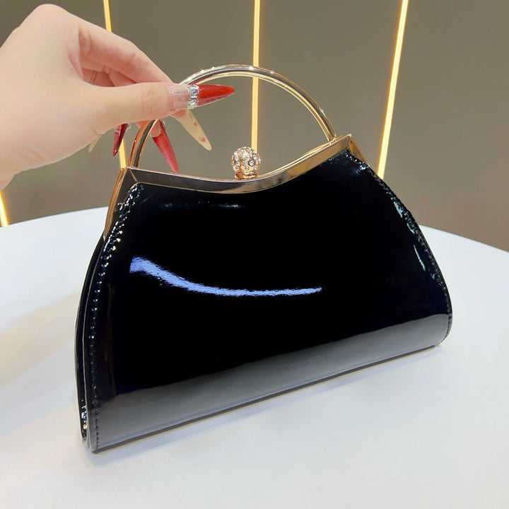 Vintage-inspirierte Handtasche aus patentiertem Leder