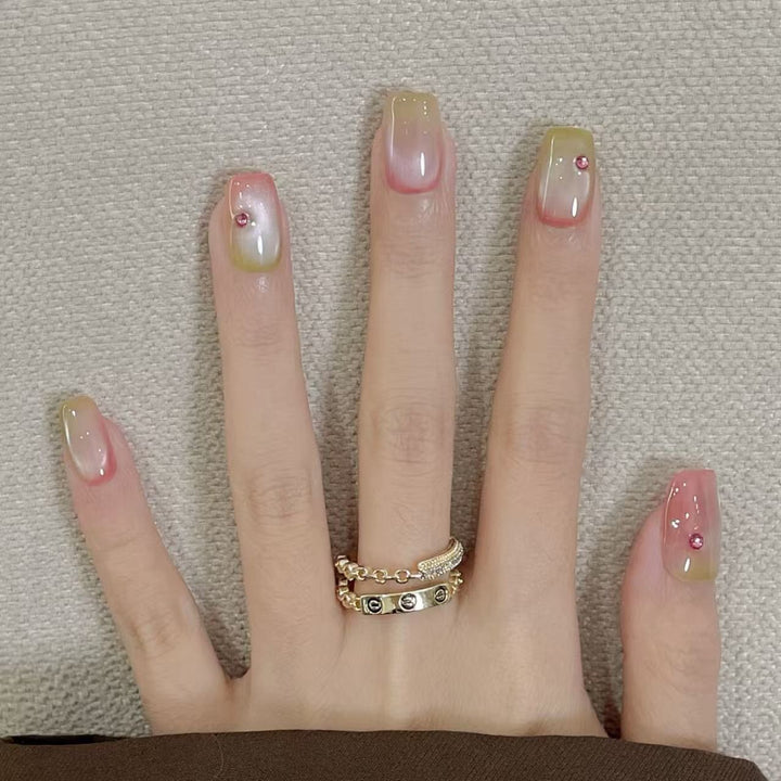 Künstliche Kunstfingernägel mit Eleganten Ombre-Effekten und Glitzerakzenten Karnz