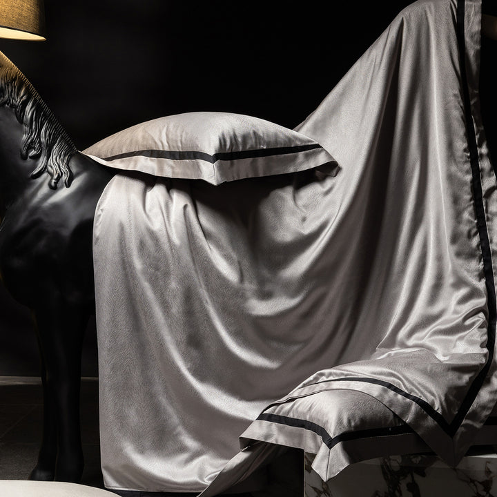 Luxuriöses Satin-Bettwäsche-Set mit kontrastierender Zierborte