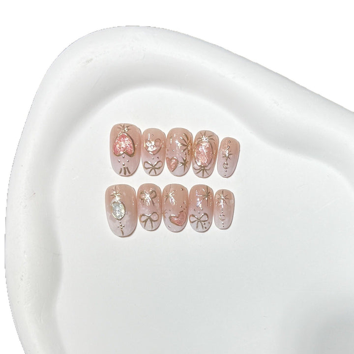 Dekorativer Press-On Nail Art Set mit Herz- und Glitzerakzenten Karnz