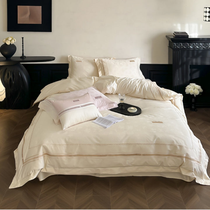 Premium-Bettwäscheset aus Baumwollsatin mit dezentem Schmetterlings‑Jacquard und Zierkeder