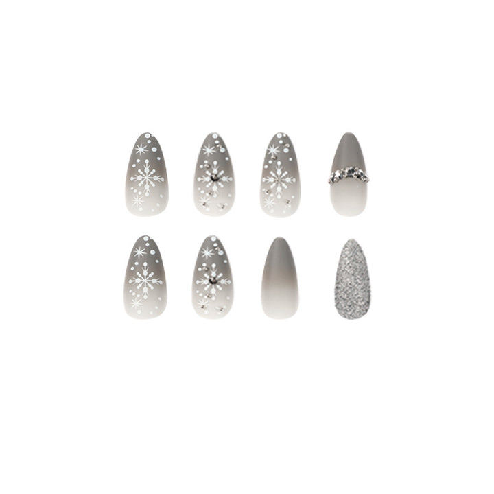 Glamouröse Nagelkunst mit Schneeflocken-Design Karnz