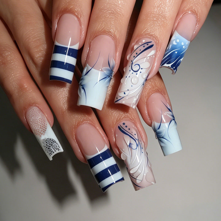Künstlerisches Nageldesign-Set mit von Ozean inspirierten Akzenten Karnz