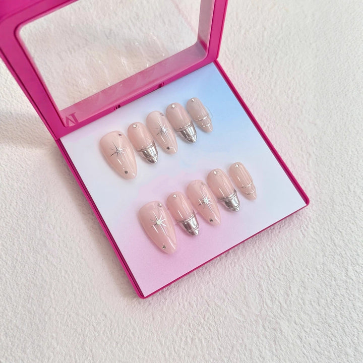 Luxuriöses dekoratives Press-On-Nagelset mit Edelsteindekoren