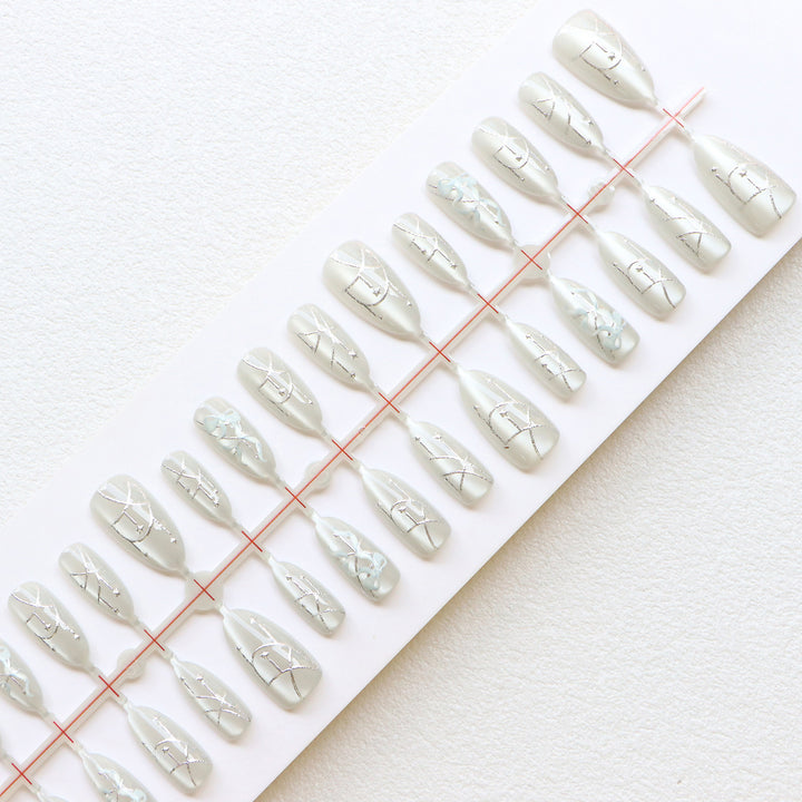 Elegante Press-On Nagelkunst Kollektion Karnz