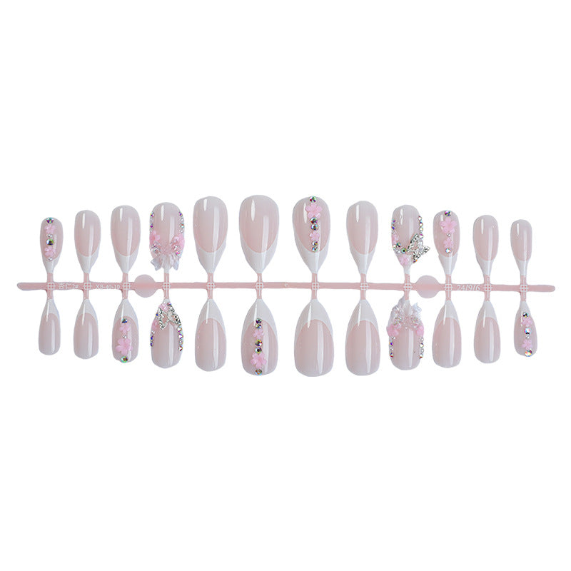 Kreatives Kunstnagelset mit verspielten Blüten- und Glitzerakzenten Karnz