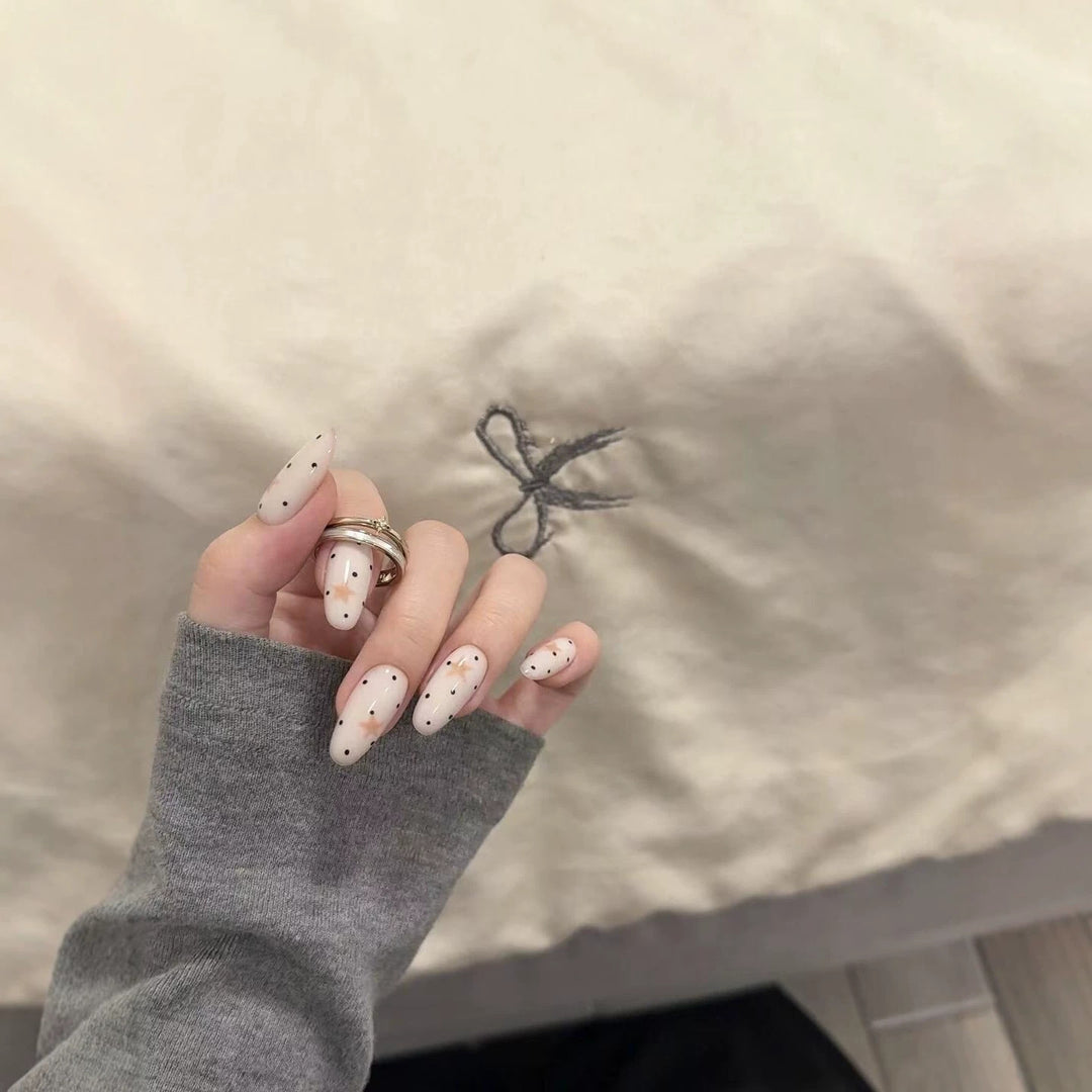 Künstlerisches Press-On Nageldesign