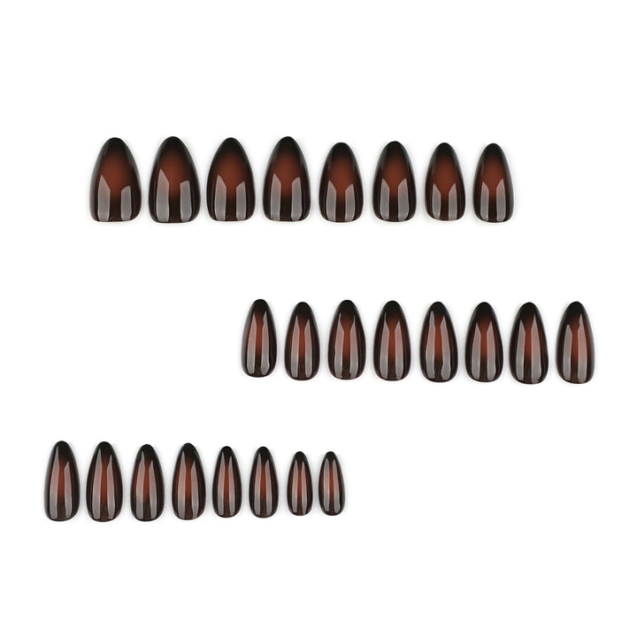 Kunstvolle Stiletto-Nägel mit glänzendem Finish Karnz