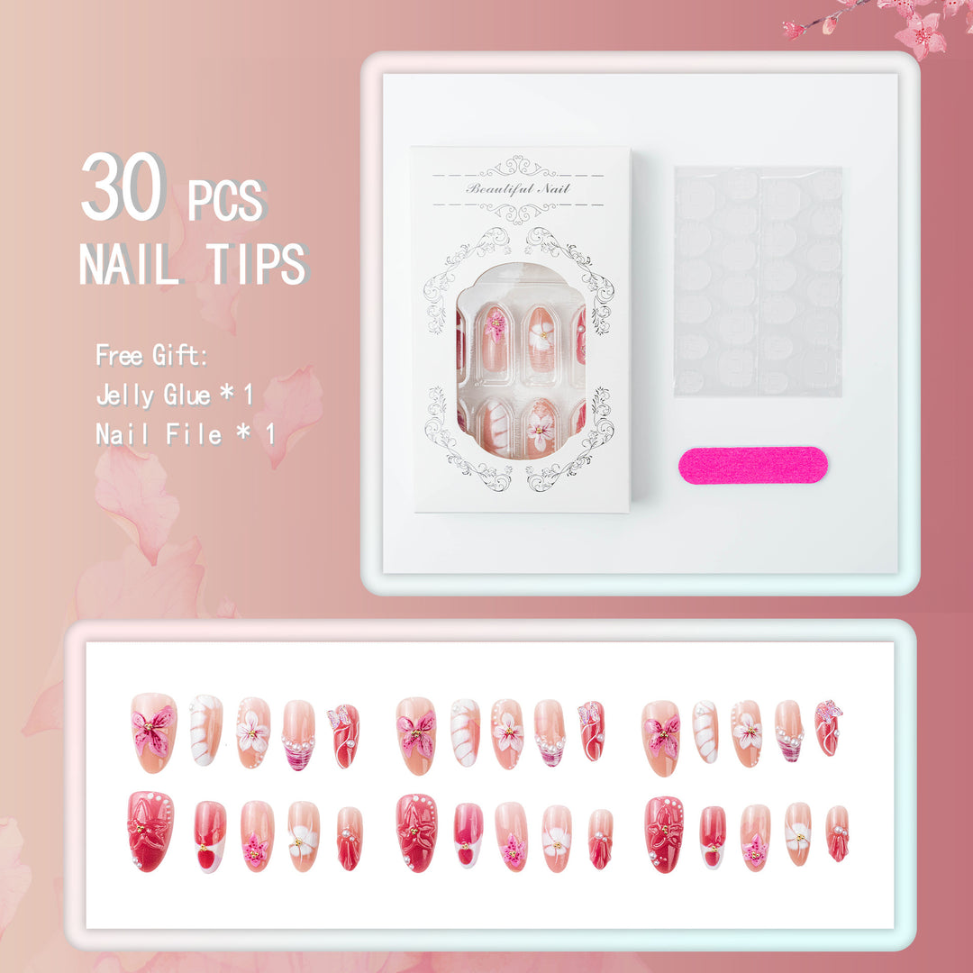 Kreatives Kunstnagelset mit floralen Akzenten Karnz