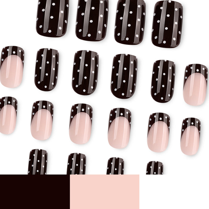 Kunstvolle Nagelkunst mit trendigem Punktedesign Karnz
