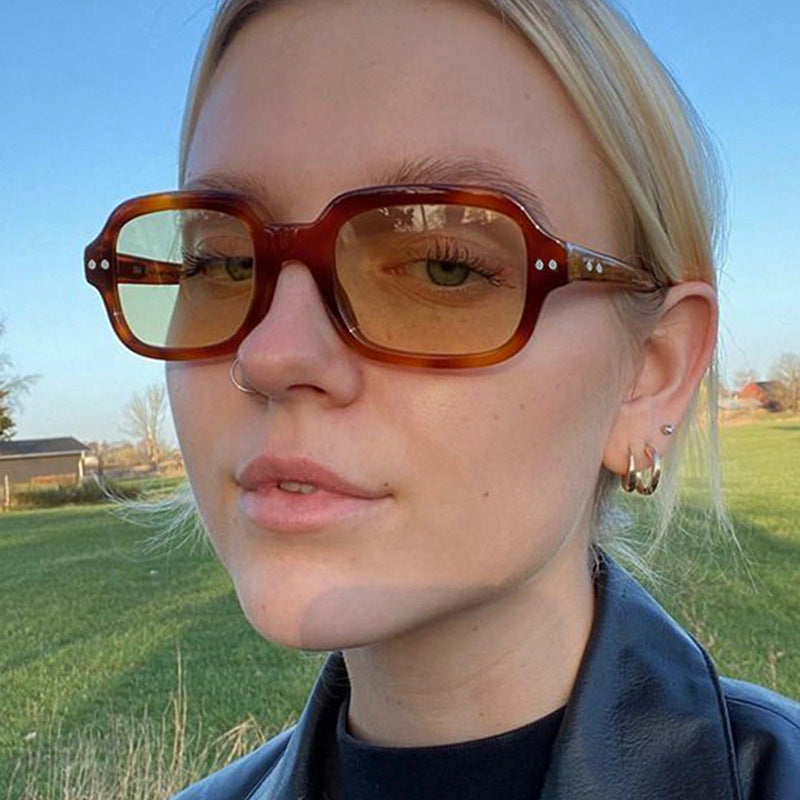 Damen moderne quadratische Sonnenbrille mit breitem Rahmen und elegantem Design Karnz