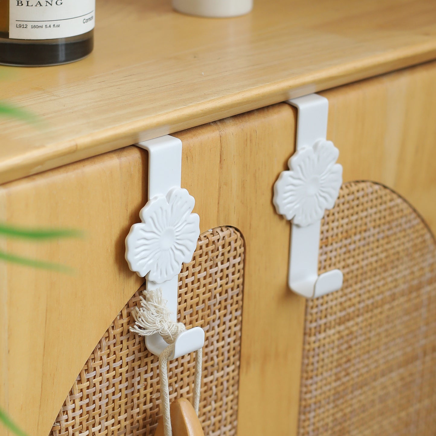Unisex Wandhaken mit floralem Design Karnz