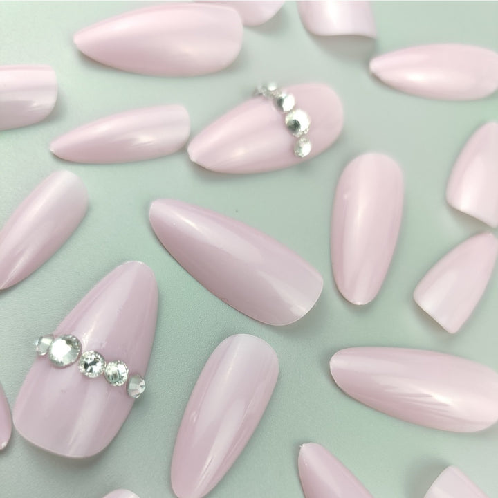 Elegante mandelförmige Nail Enhancements Karnz 1789915615