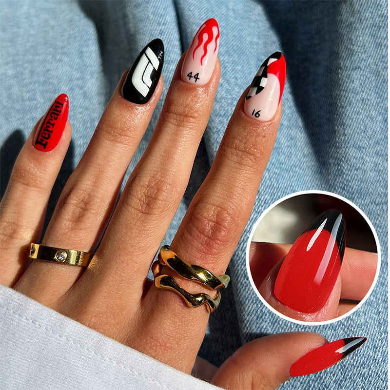 Künstlerische Nagelsticker mit Flammenmuster Karnz