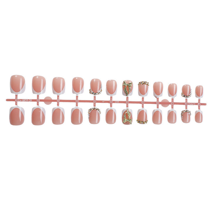 Kunstnagelset mit eleganten Glitzer- und Blumenverzierungen Karnz