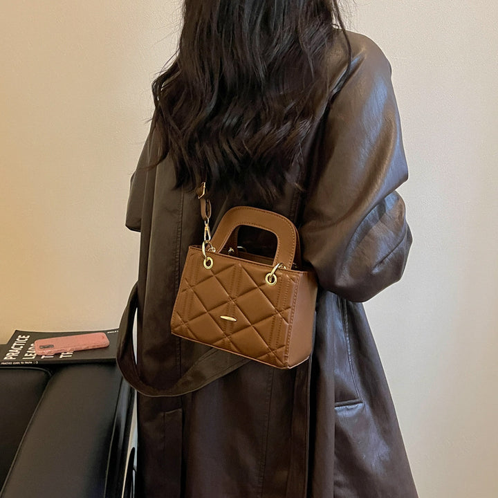 Gepolsterte Mini-Handtasche mit dualen Trageoptionen