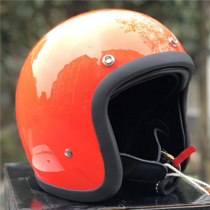 Klassischer Halbschalen-Motorradhelm Karnz
