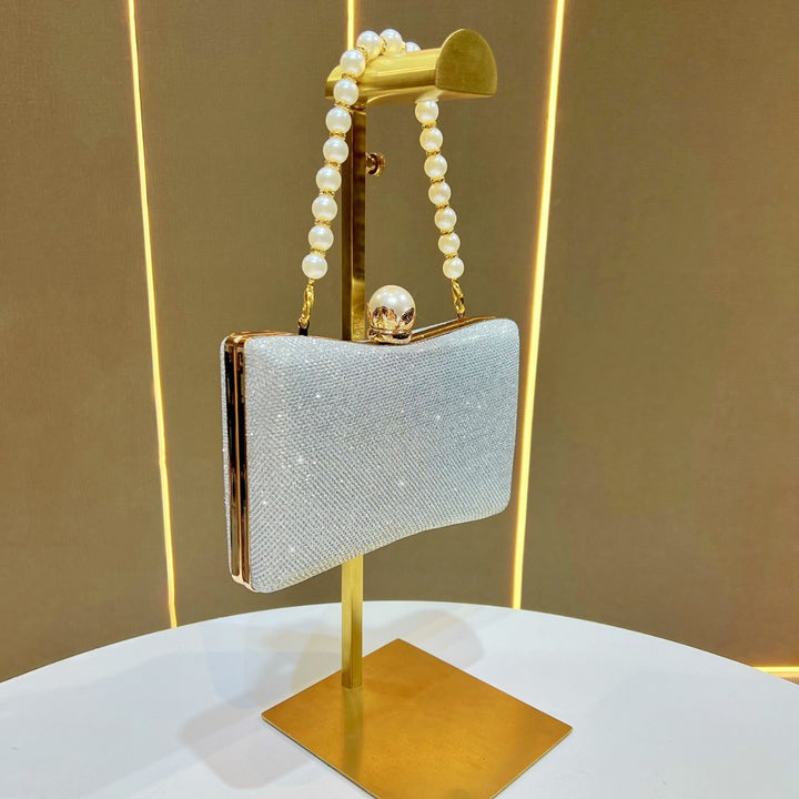 strass-verzierte Abendtasche