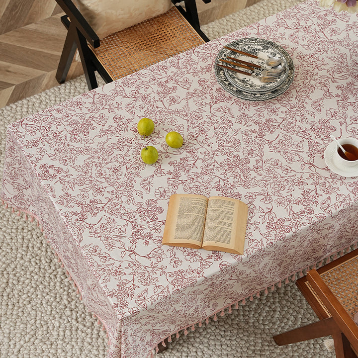 Tischdecke aus Baumwollmischgewebe mit floraler Jacquard-Optik und Quasten-Borte Karnz