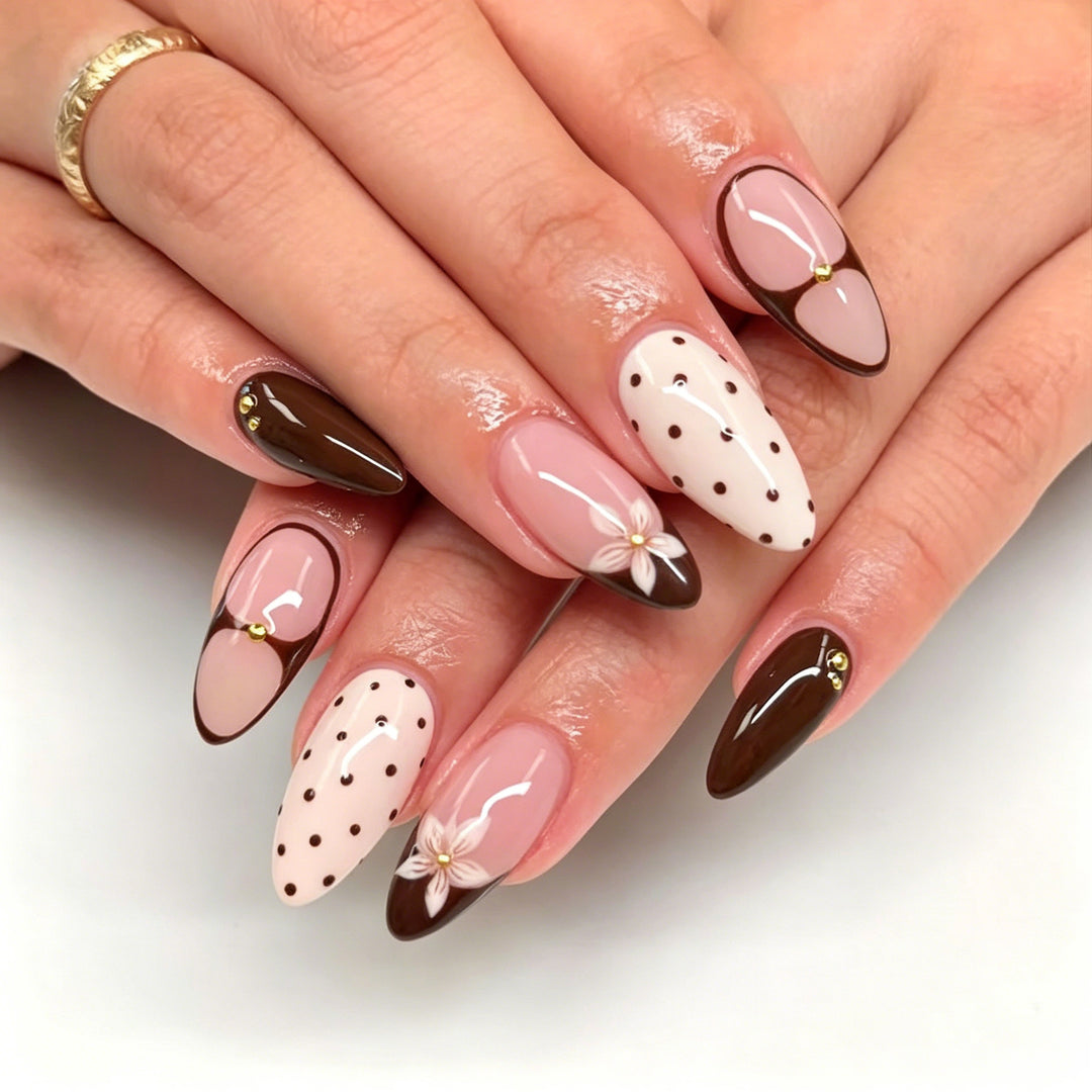 Künstlerisches Nagelkunstdesign Karnz