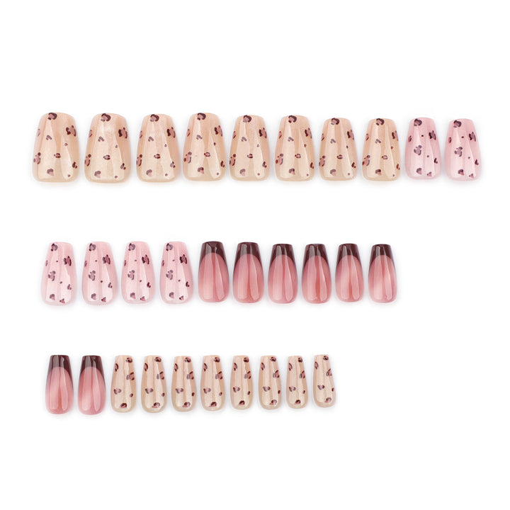 Kunstvolle Nagelverlängerungen mit elegantem Glitzer-Design Karnz