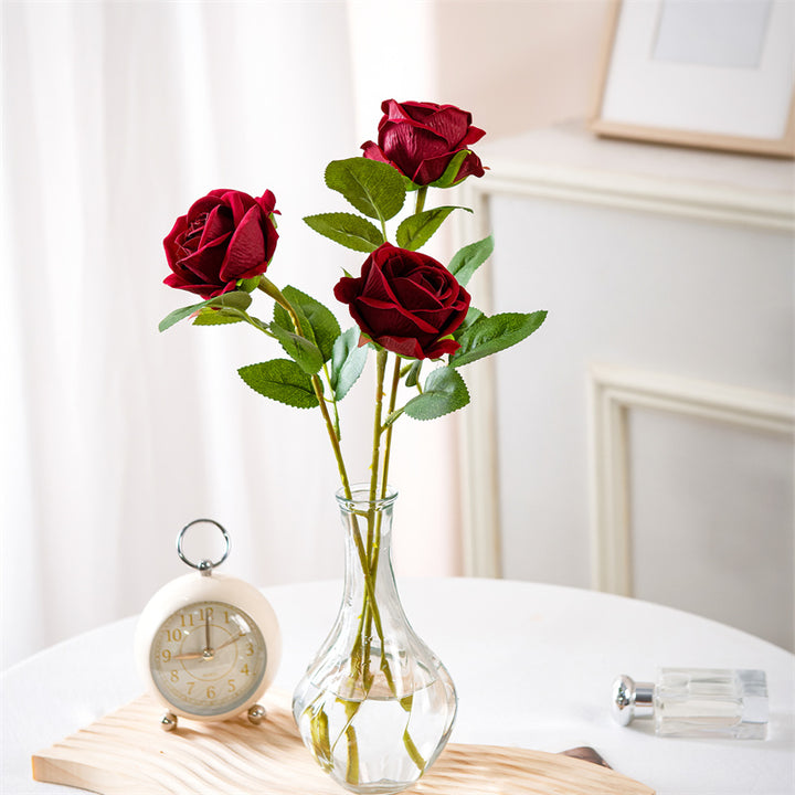 Realistische elegante Rosenstem