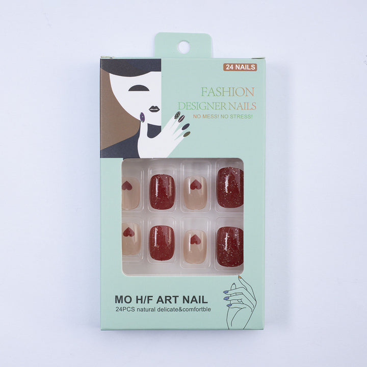 Kunstnagelset mit Herzmotiven und Glitzer Karnz