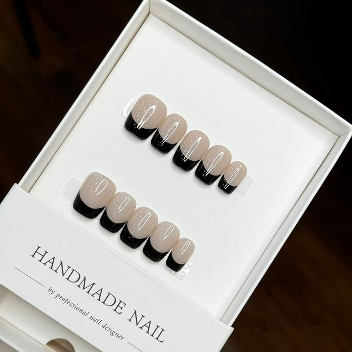 Handgemachte French Tip Press-On Nägel