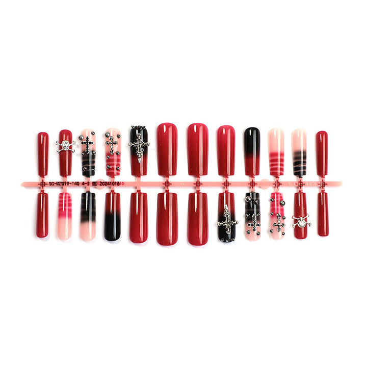 Kreatives Kunstnagelset mit Gothic-Design Karnz