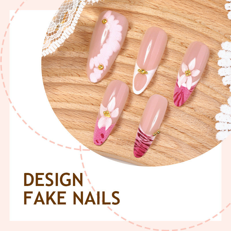 Kunstnagelset mit floralen und eleganten Designelementen Karnz