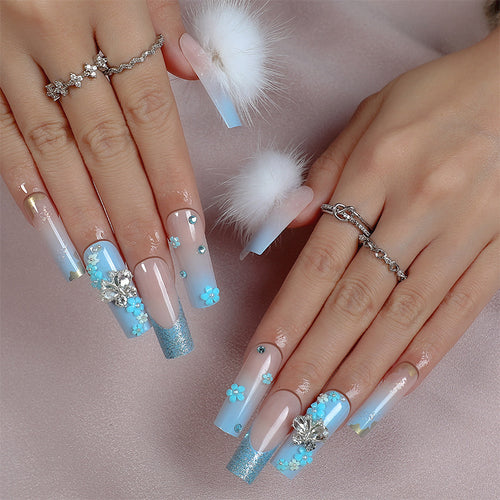 Designer Press-On Nail Art Set mit floralen und Edelsteinen Akzenten Karnz