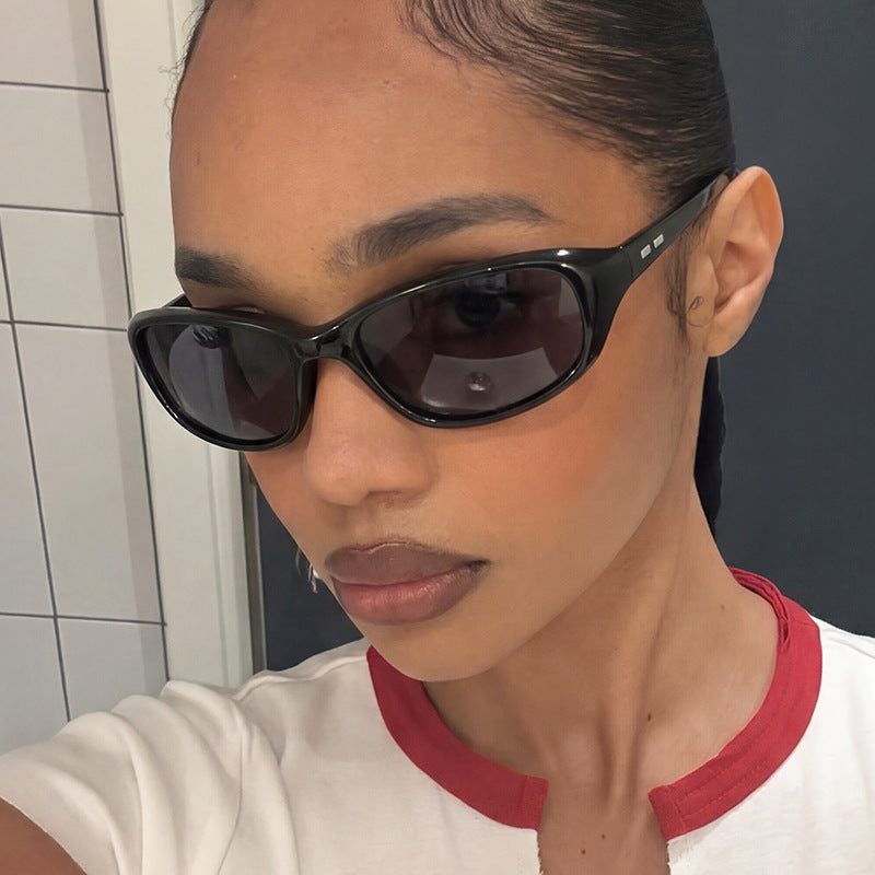 Damen sportliche Sonnenbrille mit breitem, ergonomischem Rahmen Karnz