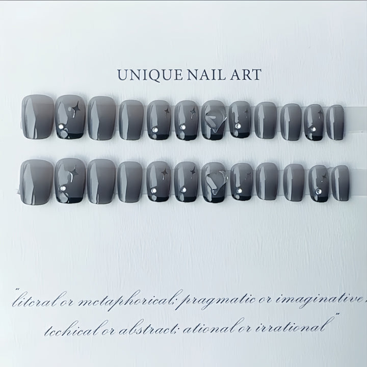 Einzigartiges artikuliertes Nageldesign Karnz
