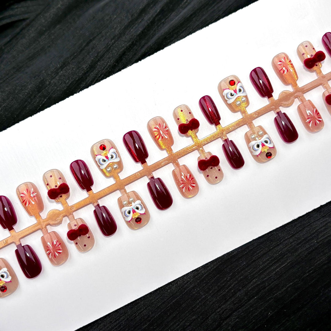 Künstlerisches rotes Press-On-Nagelkunst-Set