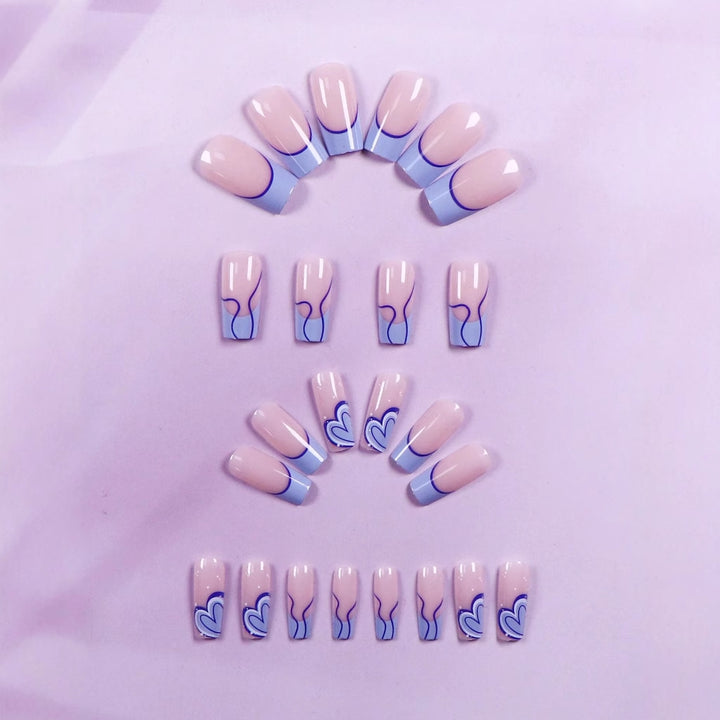 Kunstnagelset mit eleganten Designs und fröhlichen Linien Karnz