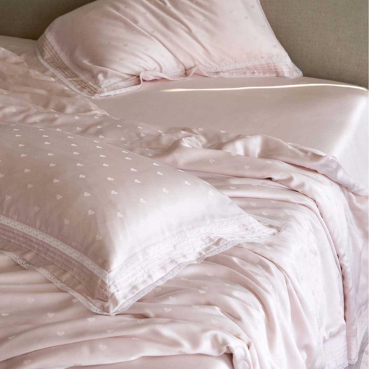 Luxuriöses Satin-Bettwäsche-Set mit Spitzenrand und Herzmotiv