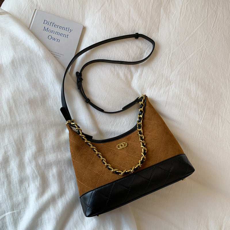 Gepolsterte Wildleder Schultertasche Karnz