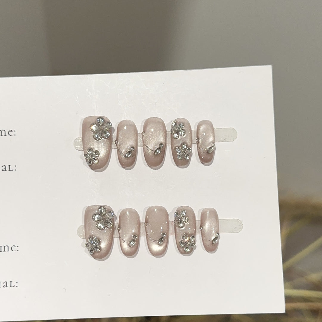 Dekorative Nagelverlängerungen