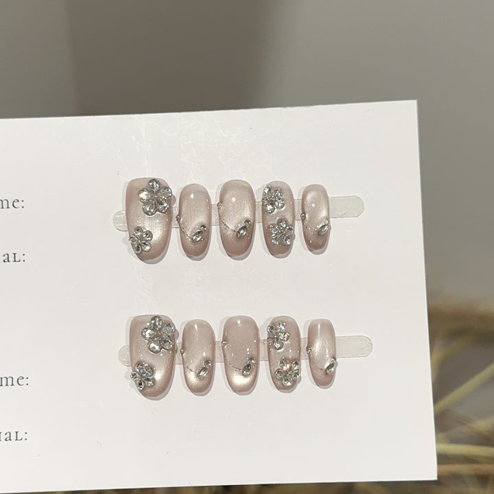Dekorative Nagelverlängerungen