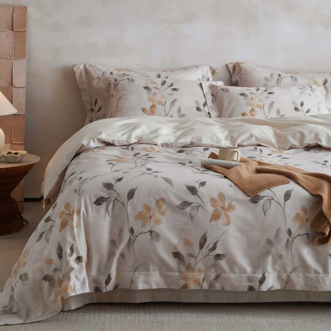 Florales Baumwollsatin-Bettwäsche-Set mit Pastelldruck