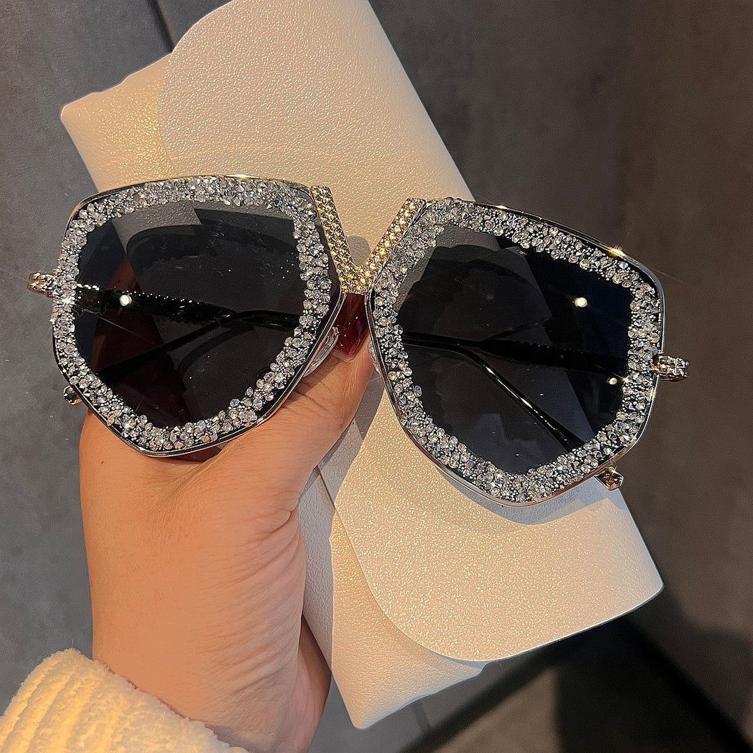 Damen luxuriöse Sonnenbrille mit glamourösem Strassrahmen Karnz