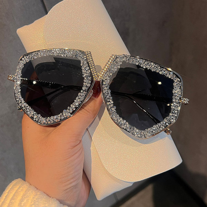 Damen luxuriöse Sonnenbrille mit glamourösem Strassrahmen Karnz