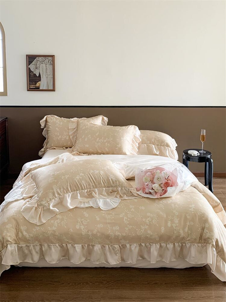 Romantische Rüschen-Bettgarnitur aus Baumwoll-Perkal mit floralem Jacquardprint