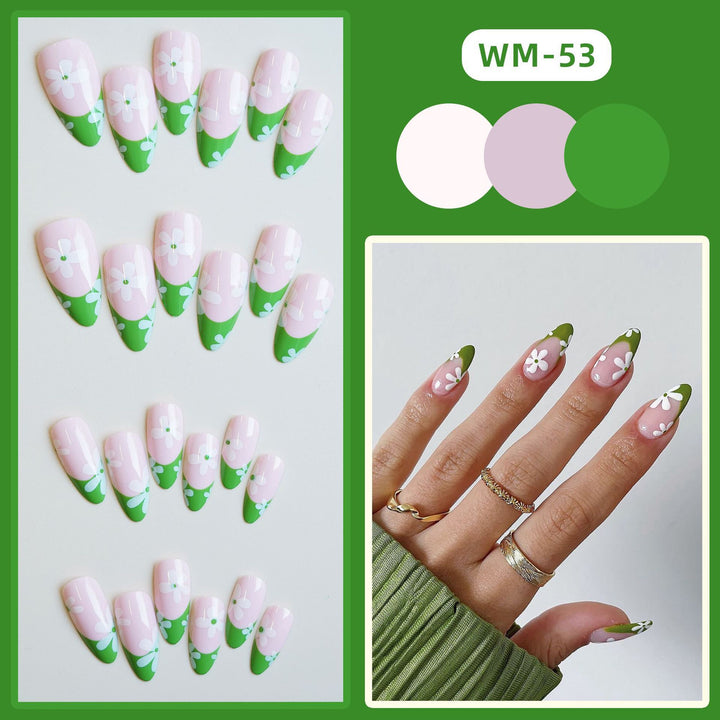 Künstlerische Press-On Nagelkunst mit floralen Designs