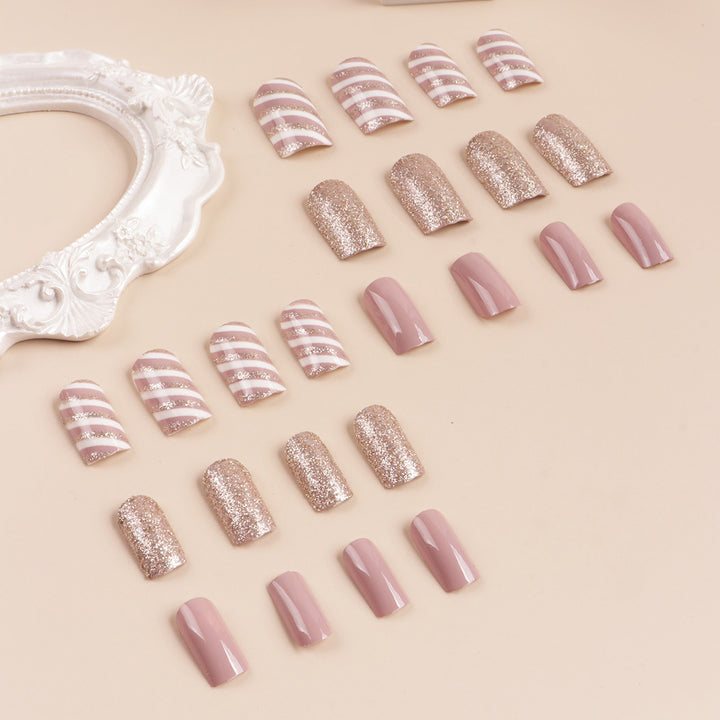Glamouröse Glitter- und Streifen-Press-On-Nagelkunst Karnz