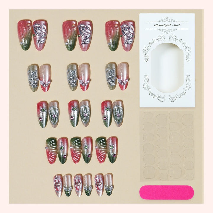 Kunstnagelset mit eleganten Farbverläufen und dekorativen 3D-Elementen Karnz