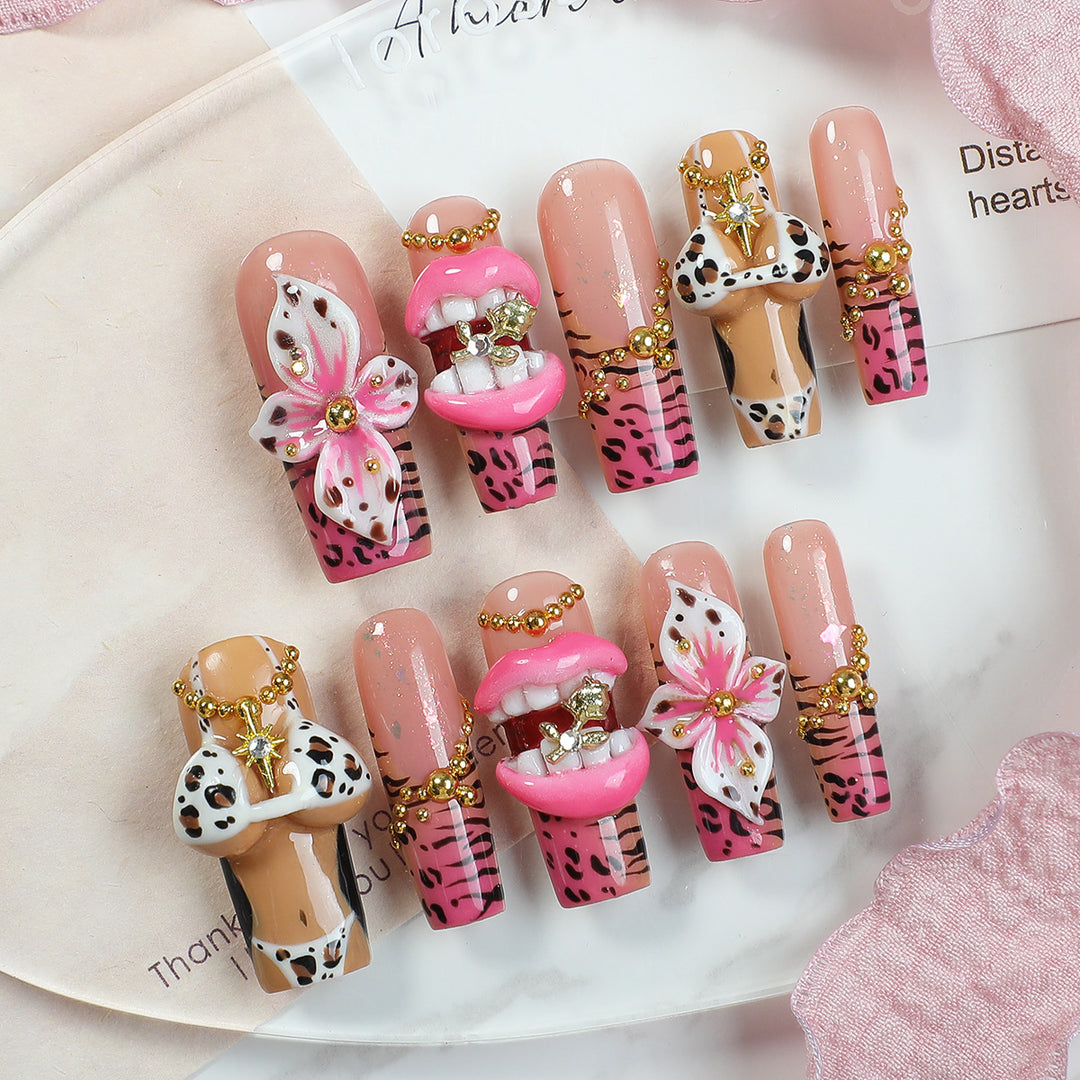 Kreatives Nagelset mit elegantem Tier- und Blütenmuster Karnz