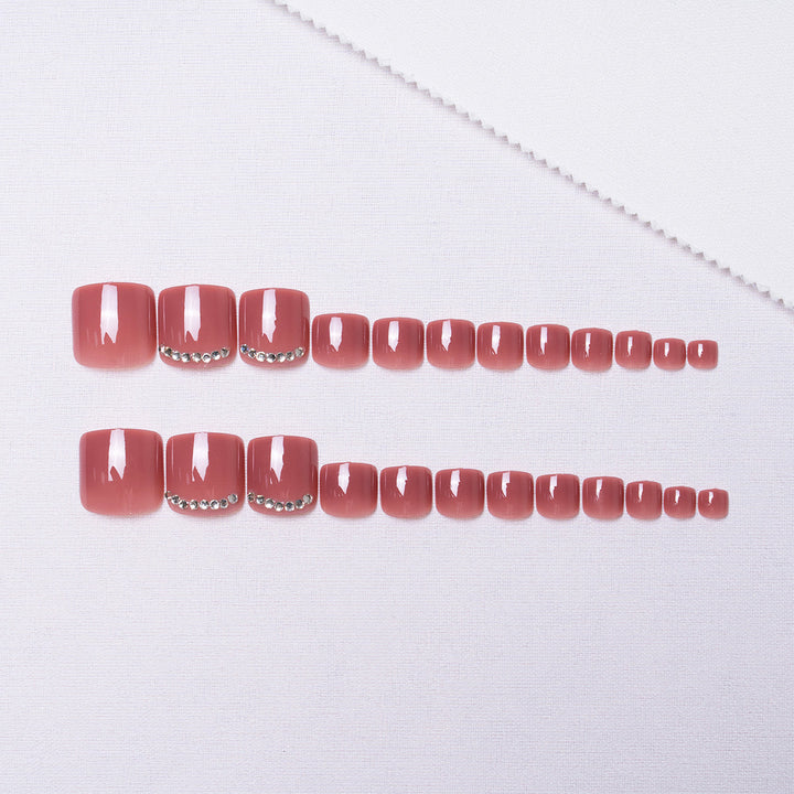 Luxuriöse mit Strass veredelte Pediküre