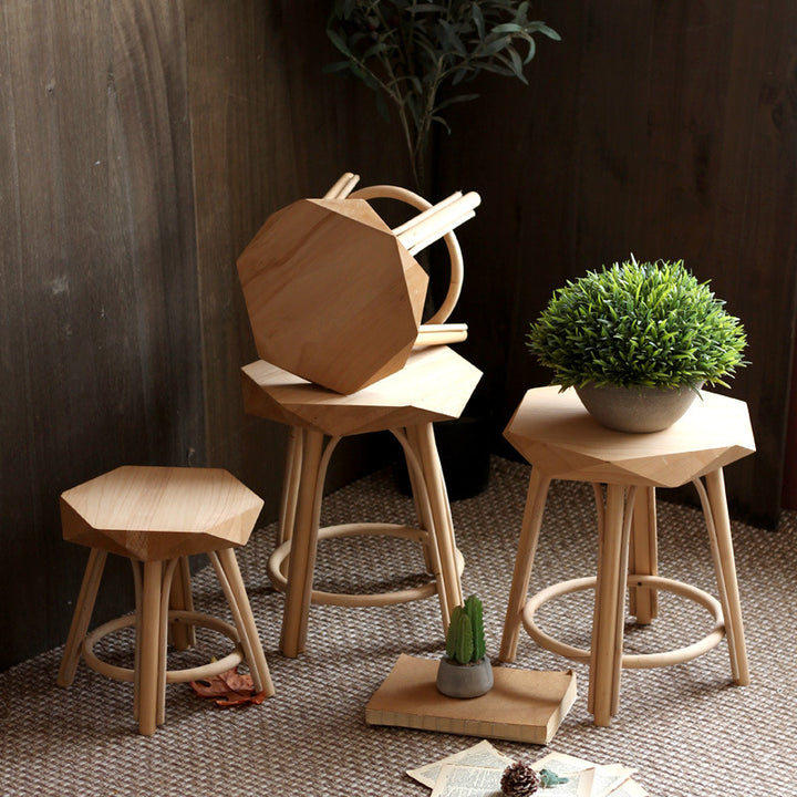 Moderner Hocker aus hochwertigem Holz Karnz