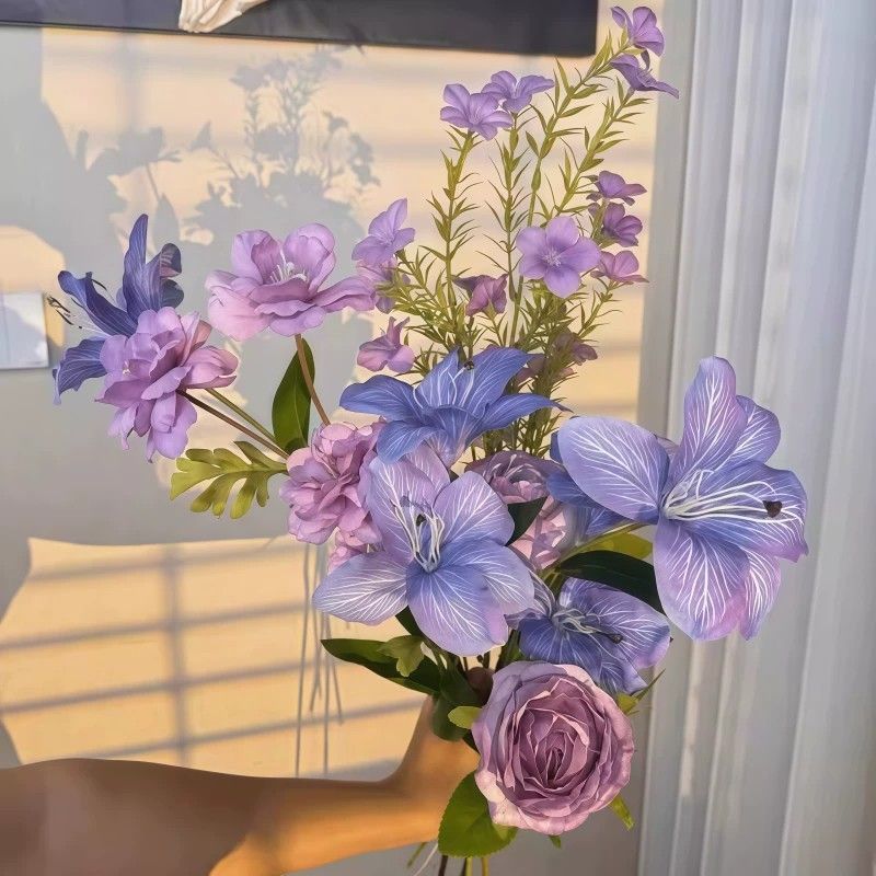 Elegante Faux-Blumenstraußanordnung